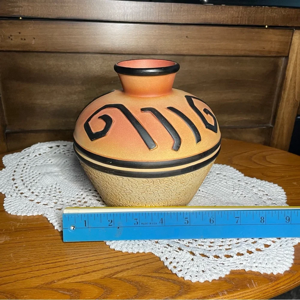 HOMEMAKER’S IDEA COMPANY Black And Orange/Beige Vase Art Southwest Style